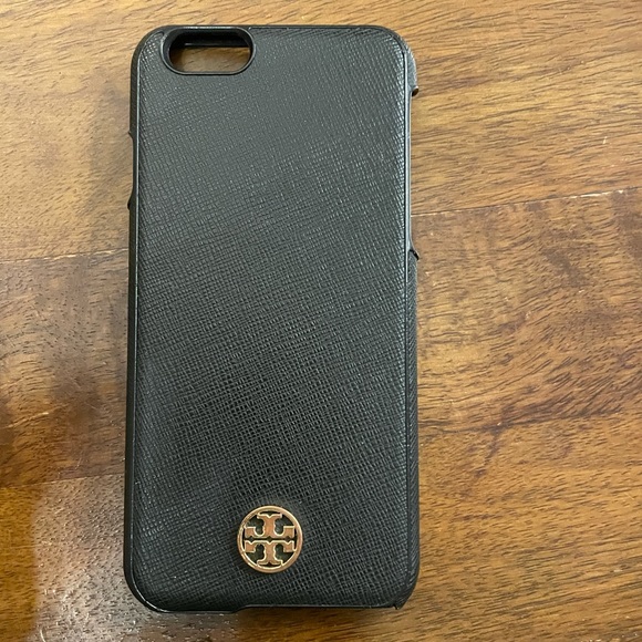 iPhone 6 and 6s Tory Burch case with gold symbol - Picture 1 of 3